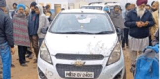 ਕਾਰ ‘ਚ ਚਿੱਟਾ ਪੀਂਦੇ ਪੁਲਿਸ ਮੁਲਾਜ਼ਮਾਂ ਨੂੰ ਲੋਕਾਂ ਨੇ ਫੜਿਆ, ਕੀਤੀ ਛਿੱਤਰ-ਪਰੇਡ