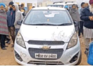 ਕਾਰ ‘ਚ ਚਿੱਟਾ ਪੀਂਦੇ ਪੁਲਿਸ ਮੁਲਾਜ਼ਮਾਂ ਨੂੰ ਲੋਕਾਂ ਨੇ ਫੜਿਆ, ਕੀਤੀ ਛਿੱਤਰ-ਪਰੇਡ