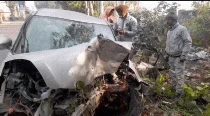 ਫਗਵਾੜਾ-ਹੁਸ਼ਿਆਰਪੁਰ ਰੋਡ ‘ਤੇ ਦਰਦਨਾਕ ਹਾਦਸਾ : 2 ਨੌਜਵਾਨਾਂ ਦੀ ਮੌਕੇ ‘ਤੇ ਹੀ ਮੌਤ, 2 ਗੰਭੀਰ, ਫੰਕਸ਼ਨ ਤੋਂ ਆ ਰਹੇ ਸਨ ਚਾਰੇ ਫੋਟੋਗ੍ਰਾਫਰ