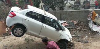 ਅੰਮ੍ਰਿਤਸਰ ‘ਚ ਫਲਾਈਓਵਰ ਤੋਂ ਹੇਠਾਂ ਡਿੱਗੀ ਕਾਰ, 3 ਜ਼ਖਮੀ