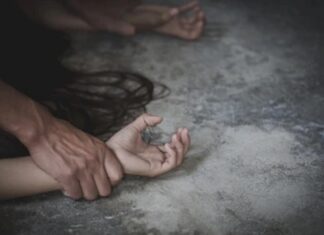 ਨਾਬਾਲਗਾ ਨਾਲ ਛੋਟੀ ਭੈਣ ਸਾਹਮਣੇ ਵਿਅਕਤੀ ਨੇ ਕੀਤਾ ਜਬਰ-ਜ਼ਨਾਹ, ਚਾਕੂ ਗਰਦਨ ‘ਤੇ ਰੱਖ ਕੇ ਦਿੱਤਾ ਵਾਰਦਾਤ ਨੂੰ ਅੰਜਾਮ