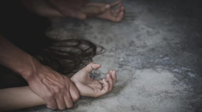 ਨਾਬਾਲਗਾ ਨਾਲ ਛੋਟੀ ਭੈਣ ਸਾਹਮਣੇ ਵਿਅਕਤੀ ਨੇ ਕੀਤਾ ਜਬਰ-ਜ਼ਨਾਹ, ਚਾਕੂ ਗਰਦਨ ‘ਤੇ ਰੱਖ ਕੇ ਦਿੱਤਾ ਵਾਰਦਾਤ ਨੂੰ ਅੰਜਾਮ