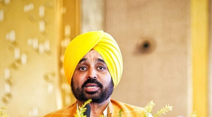 CM ਮਾਨ ਨੇ ਕੇਂਦਰੀ ਵਾਤਾਵਰਣ ਮੰਤਰੀ ਅੱਗੇ ਟੈਕਸਾਂ ਤੇ ਦਿਹਾਤੀ ਵਿਕਾਸ ਫੰਡਾਂ ਦਾ ਬਕਾਇਆ ਤੁਰੰਤ ਜਾਰੀ ਕਰਨ ਦਾ ਮਸਲਾ ਚੁੱਕਿਆ