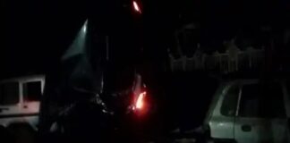 ਥਾਣੇ ਬਾਹਰ ਖੜ੍ਹੀਆਂ ਗੱਡੀਆਂ ‘ਤੇ ਸ਼ਰਾਬੀਆਂ ਨੇ ਚੜ੍ਹਾਈ ਕਾਰ, ਹੋਇਆ ਜ਼ੋਰਦਾਰ ਧਮਾਕਾ, ਲੱਗੀ ਅੱਗ