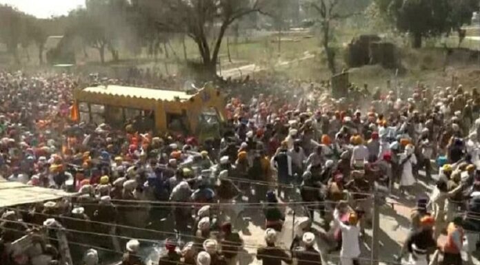 ਤਲਵਾਰਾਂ ਤੇ ਬੰਦੂਕਾਂ ਲੈ ਕੇ ਪਹੁੰਚੇ ਅੰਮ੍ਰਿਤਪਾਲ ਸਿੰਘ ਦੇ ਹਜ਼ਾਰਾਂ ਸਮਰਥਕ, ਤੋੜਿਆ ਬੈਰੀਕੇਡ, ਅਜਨਾਲਾ ਥਾਣੇ ‘ਤੇ ਕੀਤਾ ਕਬਜ਼ਾ