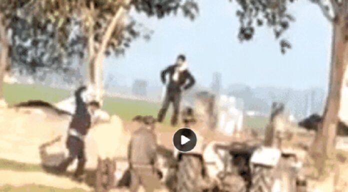 ਬੇਰਹਿਮੀ ! ਖੇਤ ‘ਚ ਡਿੱਗੀ ਚਪਲ ਚੁੱਕਣ ਗਏ ਬੱਚੇ ਨੂੰ ਜ਼ਿੰਮੀਦਾਰ ਨੇ ਡੰਡਿਆਂ ਨਾਲ ਕੁੱਟਿਆ