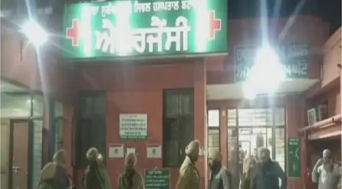 ਬਟਾਲਾ ‘ਚ ਵੱਡੀ ਵਾਰਦਾਤ : ਦੋ ਗੱਡੀਆਂ ‘ਚ ਆਏ 8 ਹਮਲਾਵਰਾਂ ਨੇ ਘਰ ਅੰਦਰ ਵੜ ਕੇ ਸਾਬਕਾ ਸਰਪੰਚ ਦੀ ਛਾਤੀ ‘ਚ ਮਾਰੀਆਂ ਗੋਲ਼ੀਆਂ