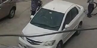 ਜਲੰਧਰ : ਘਰ ਦੇ ਬਾਹਰ ਖੜ੍ਹੀ ਕਾਰ ਚੋਰਾਂ ਨੇ ਇਕ ਮਿੰਟ ‘ਚ ਕੀਤੀ ਚੋਰੀ, ਸੀਸੀਟੀਵੀ ‘ਚ ਕੈਦ ਚੋਰ