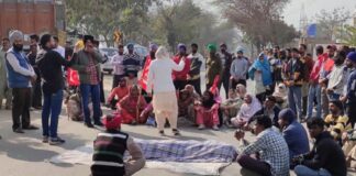 ਸੰਗਰੂਰ : ਬੱਕਰੀ ਗੁਆਚਣ ‘ਤੇ ਦੋ ਗੁੱਟਾਂ ‘ਚ ਹੋਈ ਹਿੰਸਾ ‘ਚ ਦਲਿਤ ਵਿਅਕਤੀ ਦੀ ਮੌਤ, ਪੀੜਤਾਂ ਨੇ ਇਨਸਾਫ ਲਈ ਥਾਣੇ ਮੂਹਰੀ ਰੱਖੀ ਲਾਸ਼