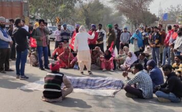 ਸੰਗਰੂਰ : ਬੱਕਰੀ ਗੁਆਚਣ ‘ਤੇ ਦੋ ਗੁੱਟਾਂ ‘ਚ ਹੋਈ ਹਿੰਸਾ ‘ਚ ਦਲਿਤ ਵਿਅਕਤੀ ਦੀ ਮੌਤ, ਪੀੜਤਾਂ ਨੇ ਇਨਸਾਫ ਲਈ ਥਾਣੇ ਮੂਹਰੀ ਰੱਖੀ ਲਾਸ਼