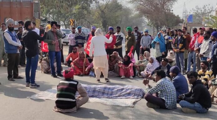 ਸੰਗਰੂਰ : ਬੱਕਰੀ ਗੁਆਚਣ ‘ਤੇ ਦੋ ਗੁੱਟਾਂ ‘ਚ ਹੋਈ ਹਿੰਸਾ ‘ਚ ਦਲਿਤ ਵਿਅਕਤੀ ਦੀ ਮੌਤ, ਪੀੜਤਾਂ ਨੇ ਇਨਸਾਫ ਲਈ ਥਾਣੇ ਮੂਹਰੀ ਰੱਖੀ ਲਾਸ਼