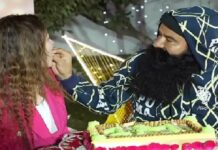 ਹਨੀ ਪ੍ਰੀਤ ਦੇ ਇੰਸਟਾਗ੍ਰਾਮ ‘ਤੇ ਹੋਏ 1 ਮਿਲੀਅਨ ਫੋਲੋਅਰ, ਖੁਸ਼ੀ ‘ਚ ਰਾਮ ਰਹੀਮ ਨਾਲ ਮਿਲ ਕੇ ਕੱਟਿਆ ਕੇਕ