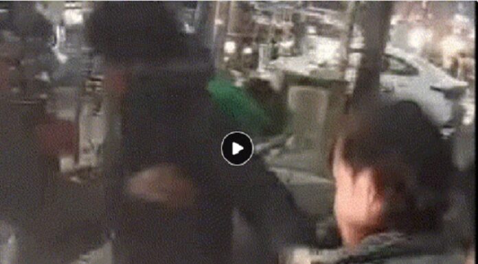 ਜਲੰਧਰ : ਸਿਵਲ ਹਸਪਤਾਲ ਦੇ ਬਾਹਰ ਮੋਬਾਇਲ ਖੋਹ ਕੇ ਭੱਜ ਰਹੇ ਲੁਟੇਰੇ ਨੂੰ ਲੋਕਾਂ ਨੇ ਕੀਤਾ ਕਾਬੂ, ਕੀਤੀ ਛਿੱਤਰ ਪਰੇਡ