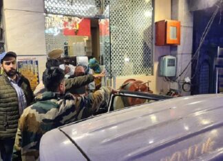 ਲੁਧਿਆਣਾ : ਬੱਸ ਸਟੈਂਡ ਨੇੜਲੇ ਹੋਟਲਾਂ ‘ਚ ਚਲ ਰਿਹਾ ਸੀ ਜਿਸਮਫਿਰੋਸ਼ੀ ਦਾ ਧੰਦਾ, ਪੁਲਿਸ ਨੂੰ ਇਤਰਾਜ਼ਯੋਗ ਹਾਲਾਤਾਂ ‘ਚ ਮਿਲੇ ਮੁੰਡੇ-ਕੁੜੀਆਂ