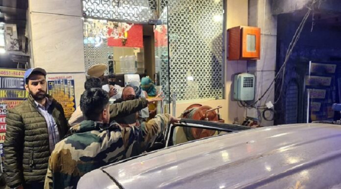 ਲੁਧਿਆਣਾ : ਬੱਸ ਸਟੈਂਡ ਨੇੜਲੇ ਹੋਟਲਾਂ ‘ਚ ਚਲ ਰਿਹਾ ਸੀ ਜਿਸਮਫਿਰੋਸ਼ੀ ਦਾ ਧੰਦਾ, ਪੁਲਿਸ ਨੂੰ ਇਤਰਾਜ਼ਯੋਗ ਹਾਲਾਤਾਂ ‘ਚ ਮਿਲੇ ਮੁੰਡੇ-ਕੁੜੀਆਂ