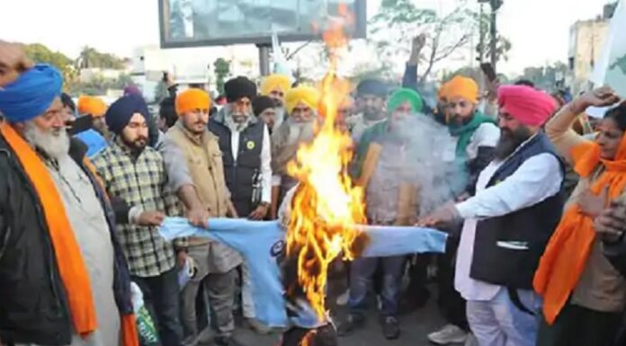 ਲਤੀਫਪੁਰਾ ਦੇ ਲੋਕਾਂ ਨੇ ਸ਼ੁਰੂ ਕੀਤੀ ਭੁੱਖ ਹੜਤਾਲ, ਕਿਹਾ- ਕਿਤੇ ਨਹੀਂ ਜਾਵਾਂਗੇ, ਇਥੇ ਹੀ ਘਰ ਬਣਾਵਾਂਗੇ