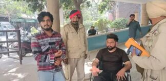 ਜਲੰਧਰ ‘ਚ ਖਾਕੀ ਦਾ ਡਰ ਖਤਮ! : ਪੁਲਿਸ ਦੇ ਸਾਹਮਣੇ ਹੀ ਸਿਵਲ ਹਸਪਤਾਲ ‘ਚ ਭਿੜੀਆਂ ਦੋ ਧਿਰਾਂ, ਇਕ-ਦੂਜੇ ਨੂੰ ਦੇਖ ਲੈਣ ਦੀਆਂ ਦਿੱਤੀਆਂ ਧਮਕੀਆਂ