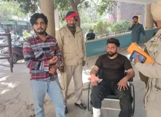 ਜਲੰਧਰ ‘ਚ ਖਾਕੀ ਦਾ ਡਰ ਖਤਮ! : ਪੁਲਿਸ ਦੇ ਸਾਹਮਣੇ ਹੀ ਸਿਵਲ ਹਸਪਤਾਲ ‘ਚ ਭਿੜੀਆਂ ਦੋ ਧਿਰਾਂ, ਇਕ-ਦੂਜੇ ਨੂੰ ਦੇਖ ਲੈਣ ਦੀਆਂ ਦਿੱਤੀਆਂ ਧਮਕੀਆਂ