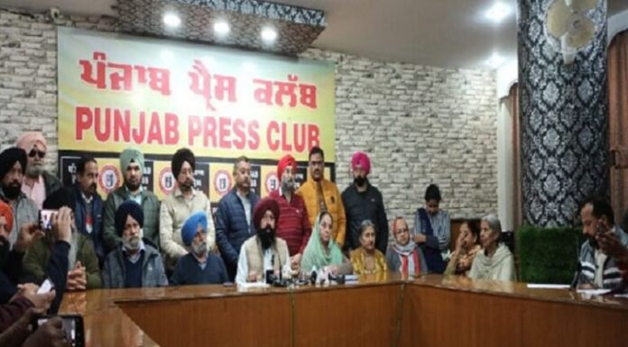 ਜਲੰਧਰ ‘ਚ ਅਕਾਲੀ ਦਲ ਨੂੰ ਵੱਡਾ ਝਟਕਾ, ਸਾਬਕਾ ਸੀਨੀਅਰ ਡਿਪਟੀ ਮੇਅਰ ਕਮਲਜੀਤ ਸਿੰਘ ਭਾਟੀਆ ਸਮੇਤ 48 ਅਕਾਲੀ ਆਗੂਆਂ ਨੇ ਦਿੱਤਾ ਅਸਤੀਫਾ