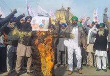 ਬਜਟ ਤੋਂ ਨਿਰਾਸ਼ ਕਿਸਾਨਾਂ ਨੇ ਸਾੜਿਆ ਵਿੱਤ ਮੰਤਰੀ ਦਾ ਪੁਤਲਾ, ਕੇਂਦਰ ‘ਤੇ ਲਗਾਏ ਖੇਤੀ ਖੇਤਰ ਨੂੰ ਨਜ਼ਰਅੰਦਾਜ਼ ਕਰਨ ਦੇ ਦੋਸ਼, ਸੂਬੇ ਭਰ ‘ਚ ਪ੍ਰਦਰਸ਼ਨ