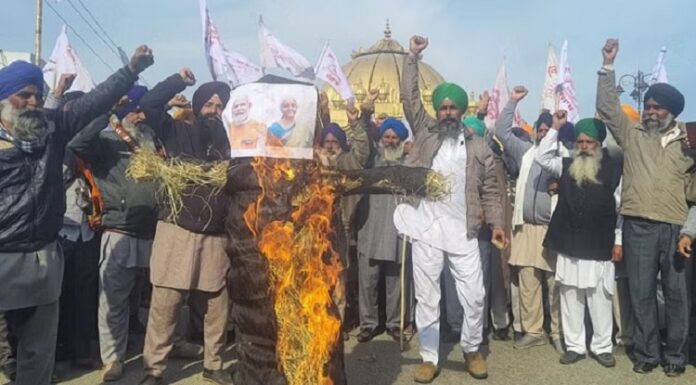 ਬਜਟ ਤੋਂ ਨਿਰਾਸ਼ ਕਿਸਾਨਾਂ ਨੇ ਸਾੜਿਆ ਵਿੱਤ ਮੰਤਰੀ ਦਾ ਪੁਤਲਾ, ਕੇਂਦਰ ‘ਤੇ ਲਗਾਏ ਖੇਤੀ ਖੇਤਰ ਨੂੰ ਨਜ਼ਰਅੰਦਾਜ਼ ਕਰਨ ਦੇ ਦੋਸ਼, ਸੂਬੇ ਭਰ ‘ਚ ਪ੍ਰਦਰਸ਼ਨ