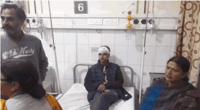 ਫਗਵਾੜਾ ‘ਚ ਟਿਊਸ਼ਨ ਜਾ ਰਹੇ ਵਿਦਿਆਰਥੀ ‘ਤੇ ਹਮਲਾ : ਲੁਟੇਰਿਆਂ ਨੇ ਮੰਗਿਆ ਫੋਨ ਤੇ ਬਾਈਕ, ਨਾ ਦੇਣ ‘ਤੇ ਤੇਜ਼ਧਾਰ ਹਥਿਆਰਾਂ ਨਾਲ ਵੱਢਿਆ