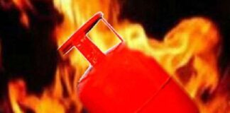 ਸਿਲੰਡਰ ਲੀਕ ਹੋਣ ਨਾਲ ‘ਚ ਲੱਗੀ ਭਿਆਨਕ ਅੱਗ, 3 ਜਣੇ ਝੁਲਸੇ