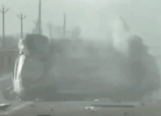 ਤੇਜ਼ ਰਫਤਾਰ ਕਾਰ ਟਾਇਰ ਫਟਣ ਕਾਰਨ ਨੈਸ਼ਨਲ ਹਾਈਵੇ ‘ਤੇ ਹੋਈ ਹਾਦਸਾਗ੍ਰਸਤ, ਚਲਾਕ ਗੰਭੀਰ ਜ਼ਖਮੀ