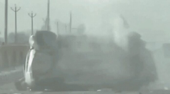 ਤੇਜ਼ ਰਫਤਾਰ ਕਾਰ ਟਾਇਰ ਫਟਣ ਕਾਰਨ ਨੈਸ਼ਨਲ ਹਾਈਵੇ ‘ਤੇ ਹੋਈ ਹਾਦਸਾਗ੍ਰਸਤ, ਚਲਾਕ ਗੰਭੀਰ ਜ਼ਖਮੀ