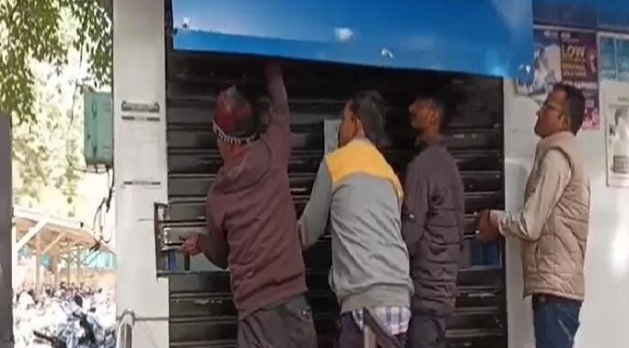 ਲੁਧਿਆਣਾ ਦੇ ਡੀ.ਸੀ. ਦਫਤਰ ਸਾਹਮਣੇ ਬਣੇ ATM ‘ਚ ਔਰਤ ਫਸੀ, ਸਫਾਈ ਕਰਨ ਗਈ ਸੀ ਅੰਦਰ