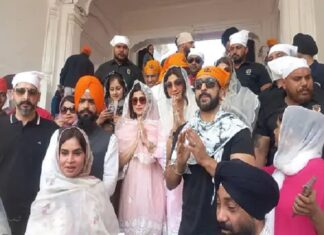 ਫਿਲਮ ‘ਚ ਪੰਜਾਬਣ ਦਾ ਕਿਰਦਾਰ ਨਿਭਾਉਣ ਤੋਂ ਪਹਿਲਾਂ ਅਦਾਕਾਰਾ ਸ਼ਿਲਪਾ ਸ਼ੈਟੀ ਪਤੀ ਨਾਲ ਹਰਿਮੰਦਰ ਸਾਹਿਬ ਹੋਈ ਨਤਮਸਤਕ