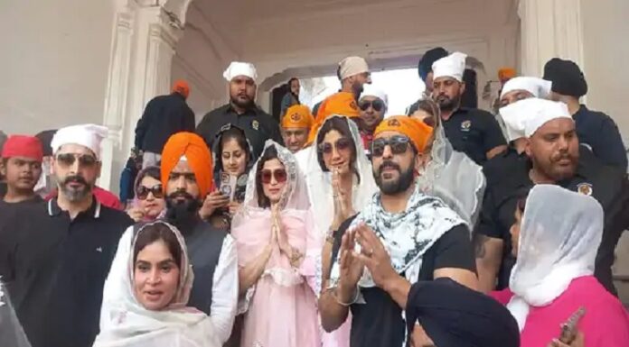 ਫਿਲਮ ‘ਚ ਪੰਜਾਬਣ ਦਾ ਕਿਰਦਾਰ ਨਿਭਾਉਣ ਤੋਂ ਪਹਿਲਾਂ ਅਦਾਕਾਰਾ ਸ਼ਿਲਪਾ ਸ਼ੈਟੀ ਪਤੀ ਨਾਲ ਹਰਿਮੰਦਰ ਸਾਹਿਬ ਹੋਈ ਨਤਮਸਤਕ