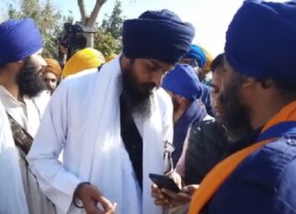 ਅਜਨਾਲਾ ‘ਚ ਪ੍ਰਦਰਸ਼ਨ ਕਰਨ ਲਈ ਅੰਮ੍ਰਿਤਪਾਲ ਸਾਥੀਆਂ ਦੇ ਕਾਫਲੇ ਨਾਲ ਹੋਏ ਰਵਾਨਾ