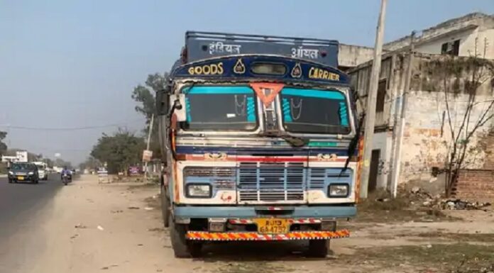 ਕਪੂਰਥਲਾ ‘ਚ ਟਰੱਕ ਨੇ ਬਾਈਕ ਸਵਾਰ 3 ਨੌਜਵਾਨਾਂ ਨੂੰ ਕੁਚਲਿਆ, ਇਕ ਦਾ ਹੱਥ ਸਰੀਰ ਤੋਂ ਵੱਖ, ਦੂਜੇ ਦੀ ਟੁੱਟੀ ਲੱਤ