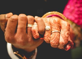 ਫੇਸ਼ੀਅਲ ਕਰਵਾਉਣ ਬਹਾਨੇ ਲਾੜਾ ਪ੍ਰੇਮਿਕਾ ਨਾਲ ਫਰਾਰ, ਛੋਟੇ ਭਰਾ ਨੂੰ ਲਾੜੀ ਨਾਲ ਲੈਣੇ ਪਏ ਸੱਤ ਫੇਰੇ