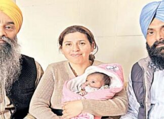 ਲੁਧਿਆਣਾ : 2 ਸਾਲ ਦੀ ਧੀ ਸਮੇਤ 4 ਬੱਚਿਆਂ ਨੂੰ ਟਰੇਨ ‘ਚ ਛੱਡ ਕੇ ਪਿਤਾ ਗਾਇਬ, ਭਾਲ ਦੇ ਬਾਵਜੂਦ ਨਹੀਂ ਮਿਲਿਆ, ਚਾਈਲਡਲਾਈਨ ਕਰ ਰਹੀ ਦੇਖਭਾਲ