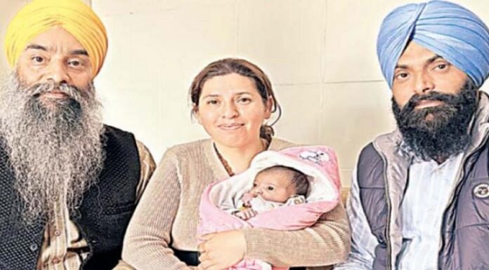 ਲੁਧਿਆਣਾ : 2 ਸਾਲ ਦੀ ਧੀ ਸਮੇਤ 4 ਬੱਚਿਆਂ ਨੂੰ ਟਰੇਨ ‘ਚ ਛੱਡ ਕੇ ਪਿਤਾ ਗਾਇਬ, ਭਾਲ ਦੇ ਬਾਵਜੂਦ ਨਹੀਂ ਮਿਲਿਆ, ਚਾਈਲਡਲਾਈਨ ਕਰ ਰਹੀ ਦੇਖਭਾਲ