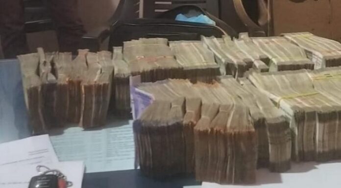 ਮੁਕਤਸਰ ‘ਚ ਫਾਜ਼ਿਲਕਾ ਦੇ ਡਰਾਈਵਰ ਦੀ ਰੋਕੀ ਕਾਰ, ਨੋਟਾਂ ਦੀਆਂ ਥੱਦੀਆਂ ਵੇਖ ਪੁਲਿਸ ਰਹਿ ਗਈ ਹੱਕਾ-ਬੱਕਾ, ਪੜ੍ਹੋ ਪੂਰਾ ਮਾਮਲਾ