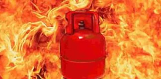 ਚੰਡੀਗੜ੍ਹ : ਗੈਸ ਸਿਲੰਡਰ ਹੋਇਆ ਲੀਕ, 2 ਵਿਅਕਤੀ ਝੁਲਸੇ, ਇਕ ਨੇ ਖਿੜਕੀ ਤੋਂ ਮਾਰੀ ਛਾਲ