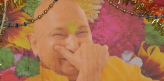 ਜਲੰਧਰ : ਗੁਰੂ ਦੀ ਫੋਟੋ ‘ਚੋਂ ਲਗਾਤਾਰ ਸ਼ਹਿਦ ਨਿਕਲਣ ਦਾ ਦਾਅਵਾ, ਭਗਤਾਂ ਦਾ ਲੱਗਾ ਤਾਂਤਾ