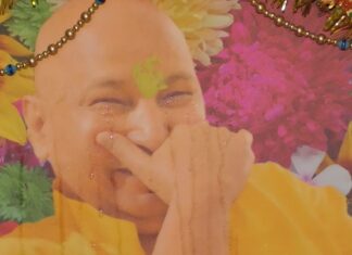 ਜਲੰਧਰ : ਗੁਰੂ ਦੀ ਫੋਟੋ ‘ਚੋਂ ਲਗਾਤਾਰ ਸ਼ਹਿਦ ਨਿਕਲਣ ਦਾ ਦਾਅਵਾ, ਭਗਤਾਂ ਦਾ ਲੱਗਾ ਤਾਂਤਾ