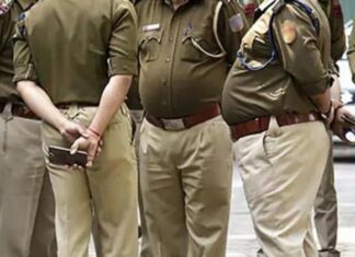 ਕਰ ਲਓ ਗੱਲ : ਆਪਣੇ ਹੀ ਥਾਣੇ ‘ਚ ਗ੍ਰਿਫਤਾਰ ਹੋਇਆ SHO, ਮੇਜ਼ ਦੇ ਦਰਾਜ ‘ਚ ਰੱਖੀ ਫਿਰਦਾ ਸੀ ਅਫੀਮ