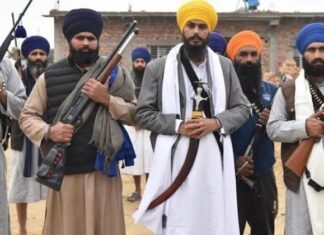 ਅੰਮ੍ਰਿਤਪਾਲ ਸਿੰਘ ਦੇ 2 ਬਾਡੀਗਾਰਡਜ਼ ’ਤੇ ਸਰਕਾਰ ਦੀ ਵੱਡੀ ਕਾਰਵਾਈ, ਅਸਲਾ ਲਾਇਸੈਂਸ ਕੀਤੇ ਰੱਦ