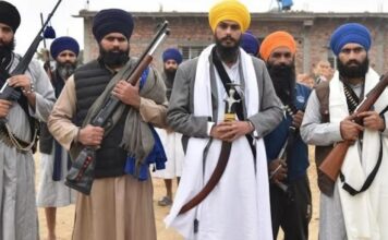 ਅੰਮ੍ਰਿਤਪਾਲ ਸਿੰਘ ਦੇ 2 ਬਾਡੀਗਾਰਡਜ਼ ’ਤੇ ਸਰਕਾਰ ਦੀ ਵੱਡੀ ਕਾਰਵਾਈ, ਅਸਲਾ ਲਾਇਸੈਂਸ ਕੀਤੇ ਰੱਦ