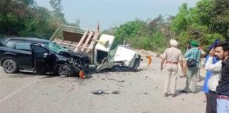 ਮੋਬਾਈਲ ‘ਤੇ ਗੱਲਾਂ ਮਾਰ ਰਹੇ ਟਾਟਾ ਸਫ਼ਾਰੀ ਦੇ ਡਰਾਈਵਰ ਨੇ ਸੰਗਤ ਨਾਲ ਭਰੀ ਜੀਪ ਨੂੰ ਮਾਰੀ ਟੱਕਰ, ਕਈਆਂ ਦੀਆਂ ਲੱਤਾਂ-ਬਾਹਾਂ ਟੁੱਟੀਆਂ