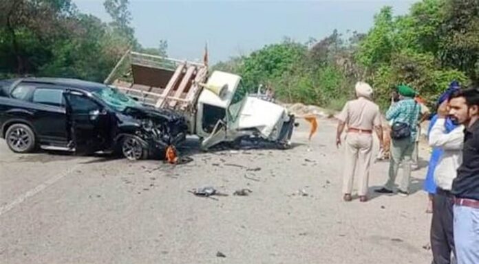 ਮੋਬਾਈਲ ‘ਤੇ ਗੱਲਾਂ ਮਾਰ ਰਹੇ ਟਾਟਾ ਸਫ਼ਾਰੀ ਦੇ ਡਰਾਈਵਰ ਨੇ ਸੰਗਤ ਨਾਲ ਭਰੀ ਜੀਪ ਨੂੰ ਮਾਰੀ ਟੱਕਰ, ਕਈਆਂ ਦੀਆਂ ਲੱਤਾਂ-ਬਾਹਾਂ ਟੁੱਟੀਆਂ