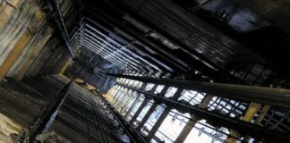 ਗੁਰੂ ਨਾਨਕ ਦੇਵ ਹਸਪਤਾਲ ਦੀ ਲਿਫਟ ‘ਚ ਲੜ ਪਏ 2 ਨੌਜਵਾਨ, ਦਰਵਾਜ਼ਾ ਖੁੱਲ੍ਹਣ ‘ਤੇ ਦੂਜੀ ਮੰਜ਼ਿਲ ਤੋਂ ਡਿੱਗੇ, 1 ਦੀ ਦਰਦਨਾਕ ਮੌਤ