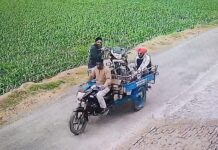 ਮਰਸਿਡੀਜ਼ ਤੋਂ ਪੀਟਰ ਰੇਹੜੇ ਤੱਕ ਅੰਮ੍ਰਿਤਪਾਲ ਦਾ ਸਫਰ : ਜੁਗਾੜੂ ਰੇਹੜੇ ‘ਤੇ ਫਰਾਰ ਹੁੰਦਾ ਨਜ਼ਰ ਆਇਆ ਅੰਮ੍ਰਿਤਪਾਲ, ਤਸਵੀਰ ਵਾਇਰਲ