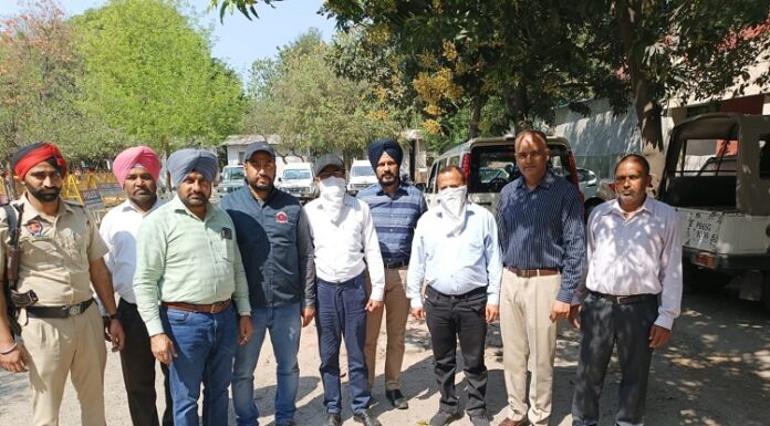 60 ਹਜ਼ਾਰ ਦੀ ਰਿਸ਼ਵਤ ਲੈਂਦਾ ਆਰਕੀਟੈਕਟ ਸਾਥੀ ਸਮੇਤ ਕਾਬੂ, ਜ਼ਮੀਨ ਦਾ ਸਰਟੀਫਿਕੇਟ ਜਾਰੀ ਕਰਨ ਲਈ ਮੰਗੇ ਸਨ ਪੈਸੇ