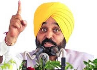 ਬਾਦਲ ਪਰਿਵਾਰ ’ਤੇ CM ਮਾਨ ਦਾ ਤਿੱਖਾ ਨਿਸ਼ਾਨਾ, ਕਿਹਾ – ਕੁਰਬਾਨੀ ਦੀ ਗੱਲ ਕਰਨ ਵਾਲੇ ਕਚਹਿਰੀ ਜਾਣੋ ਡਰ ਰਹੇ